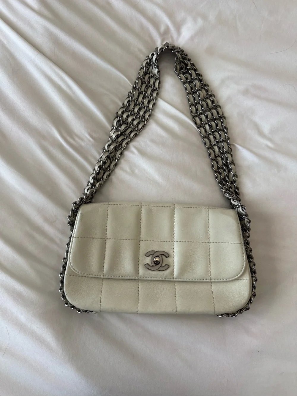 CHANEL Cream Quilted Leather Shoulder Bag with Silver Chain 2004
